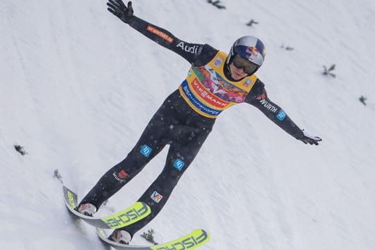 Der deutsche Skispringer Andreas Wellinger ist positiv auf Corona getestet worden.