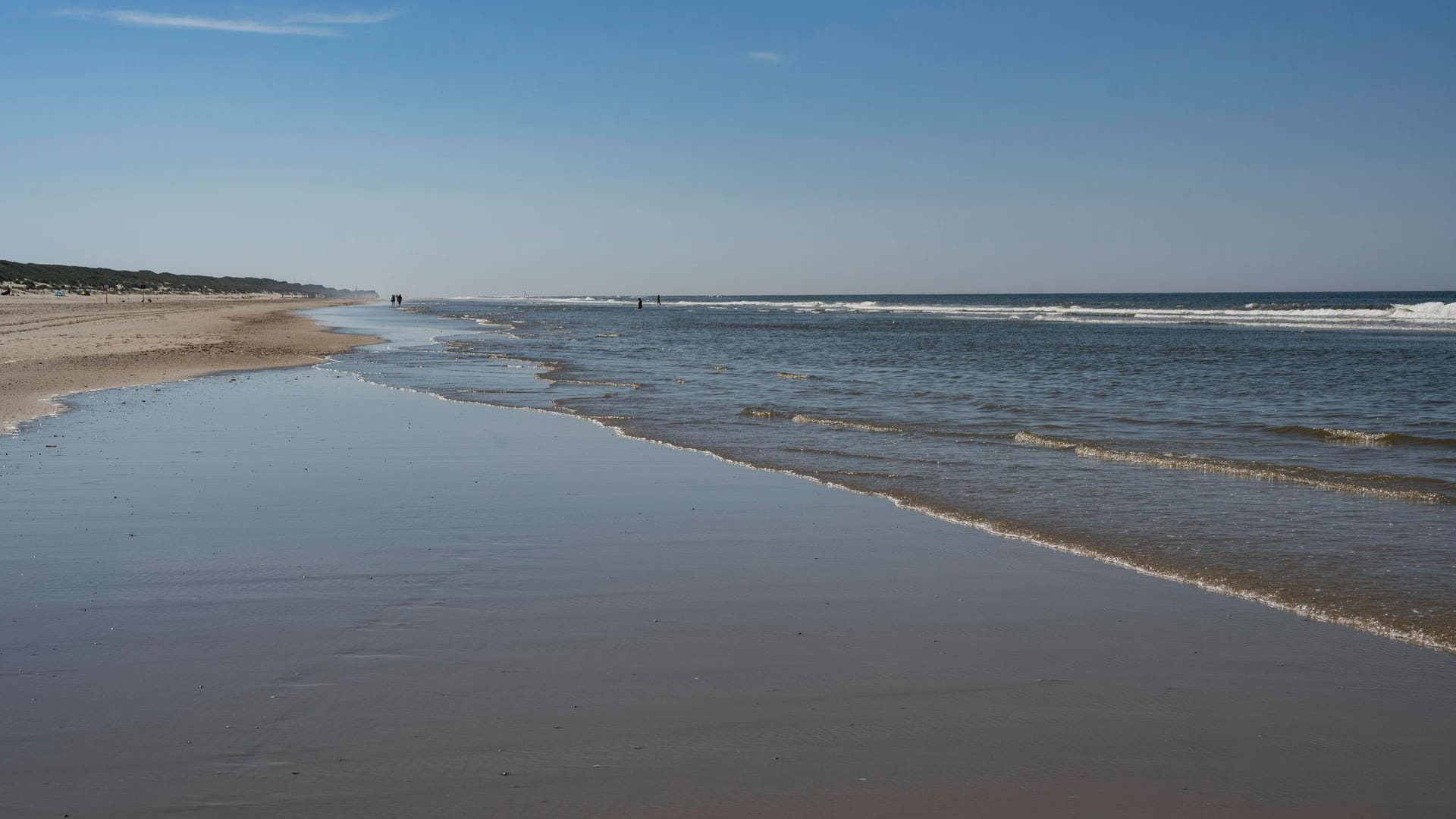 Strand von Juist (Symbolbild): Der Kampfmittelbeseitigungsdienst rückte in dieser Woche an.