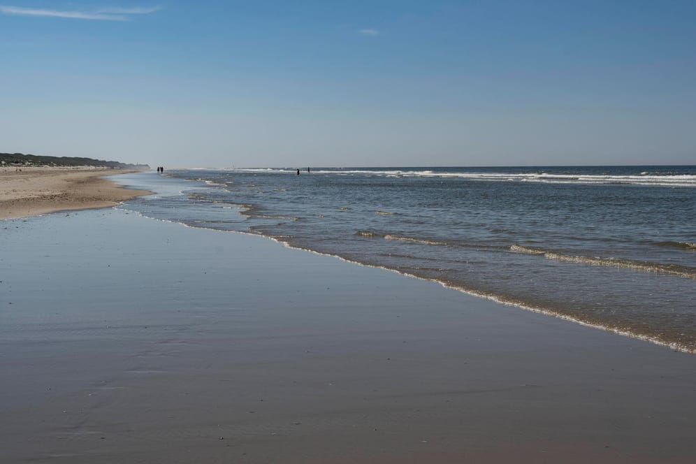 Strand von Juist (Symbolbild): Der Kampfmittelbeseitigungsdienst rückte in dieser Woche an.