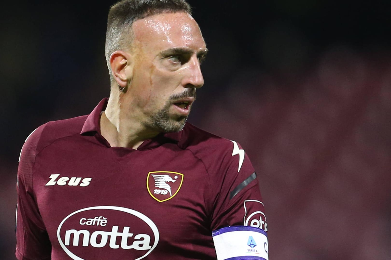 Franck Ribéry im Trikot von Salernitana: Der Franzose darf aktuell noch nicht mit dem Team trainieren.