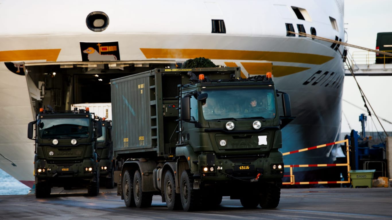 Veröffentlichung des schwedischen Militärs: Soldaten und Fahrzeuge kamen mit der Fähre in Gotland an.