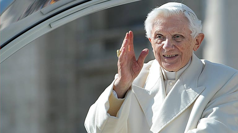 Papst Benedikt XVI. (Archivbild): Von dem emeritierten Papst wünscht sich Mayer, dass er noch einmal hinsieht und über sein Handeln spricht.