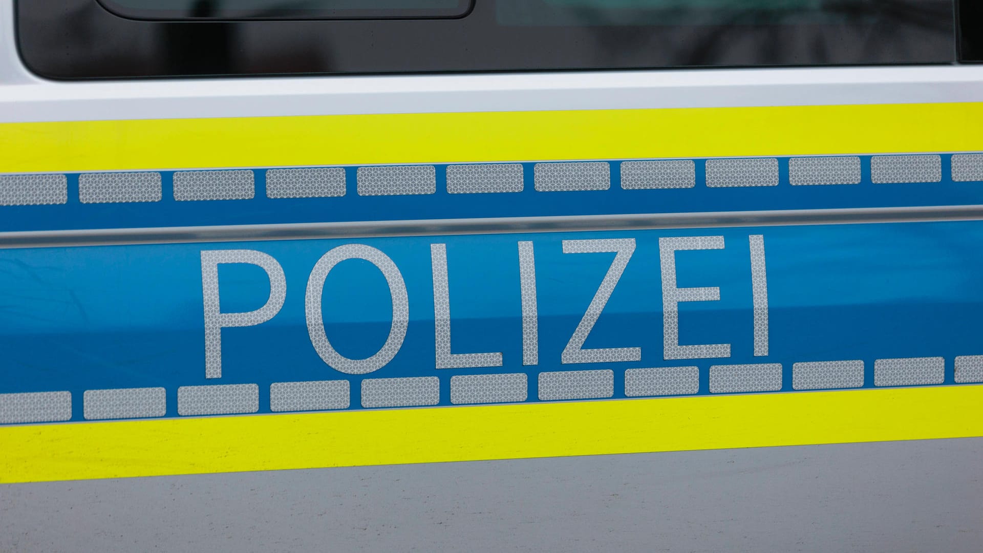 Ein Dienstwagen mit der Aufschrift"Polizei" (Symbolbild): Bei Mannheim klärten Polizisten einen "Messerangriff" auf Ein Dienstwagen mit der Aufschrift"Polizei" (Symbolbild): Bei Mannheim klärten Polizisten einen "Messerangriff" auf