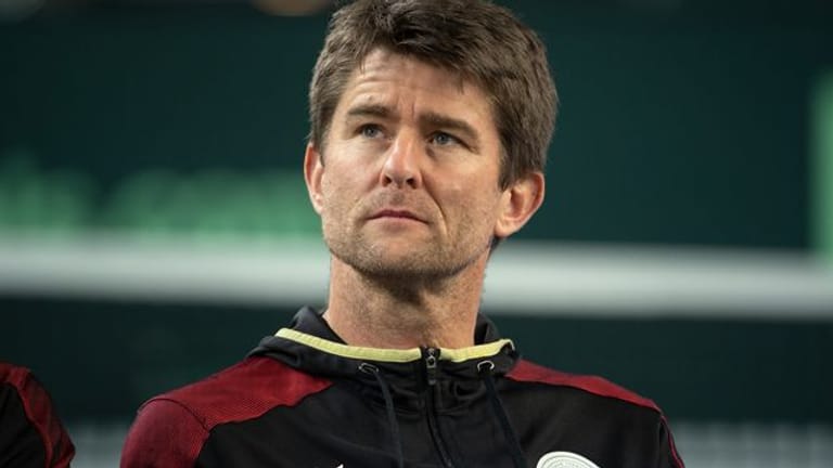 Teamchef Michael Kohlmann beobachtet bei den Australian Open seine Davis-Cup-Spieler.