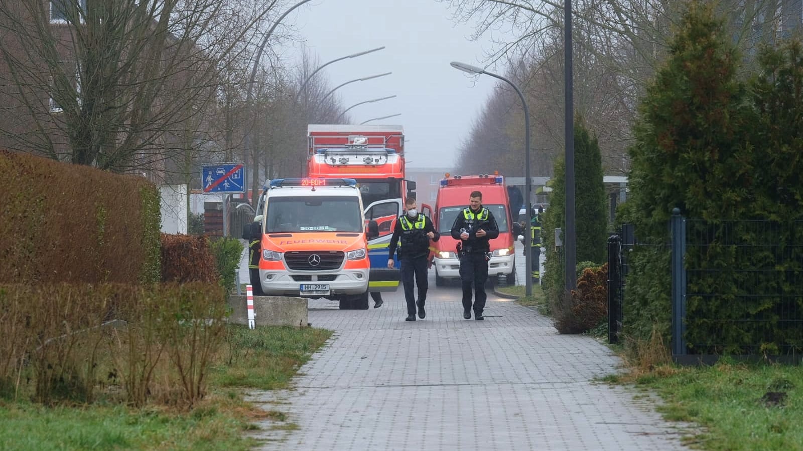 Die Einsatzstelle: In Hamburg hat ein Bagger eine Hochdruck-Gasleitung beschädigt. Die Einsatzstelle: In Hamburg hat ein Bagger eine Hochdruck-Gasleitung beschädigt.