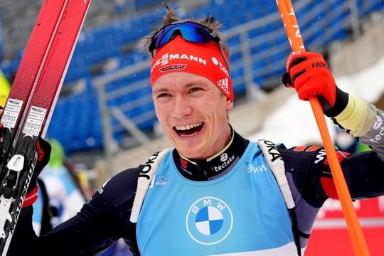 Der DSV-Biathlet Benedikt Doll gewinnt den Massenstart beim Weltcup in Antholz.