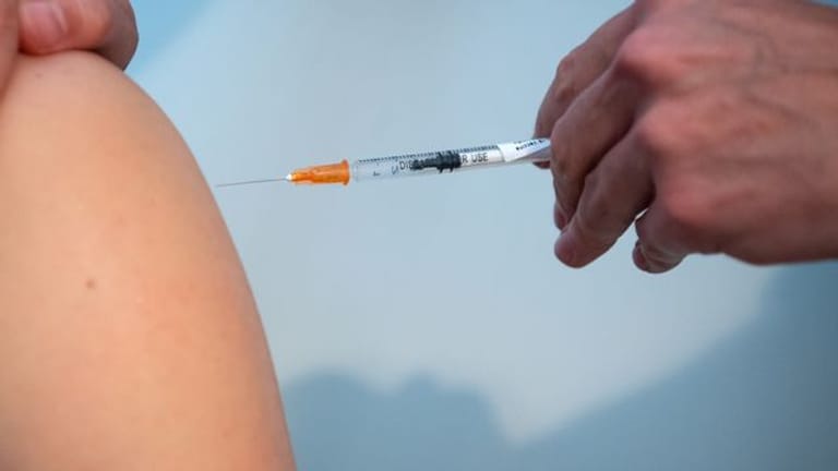 Impfung gegen das Coronavirus: Zwei, drei oder werden es am Ende sogar noch mehr?.