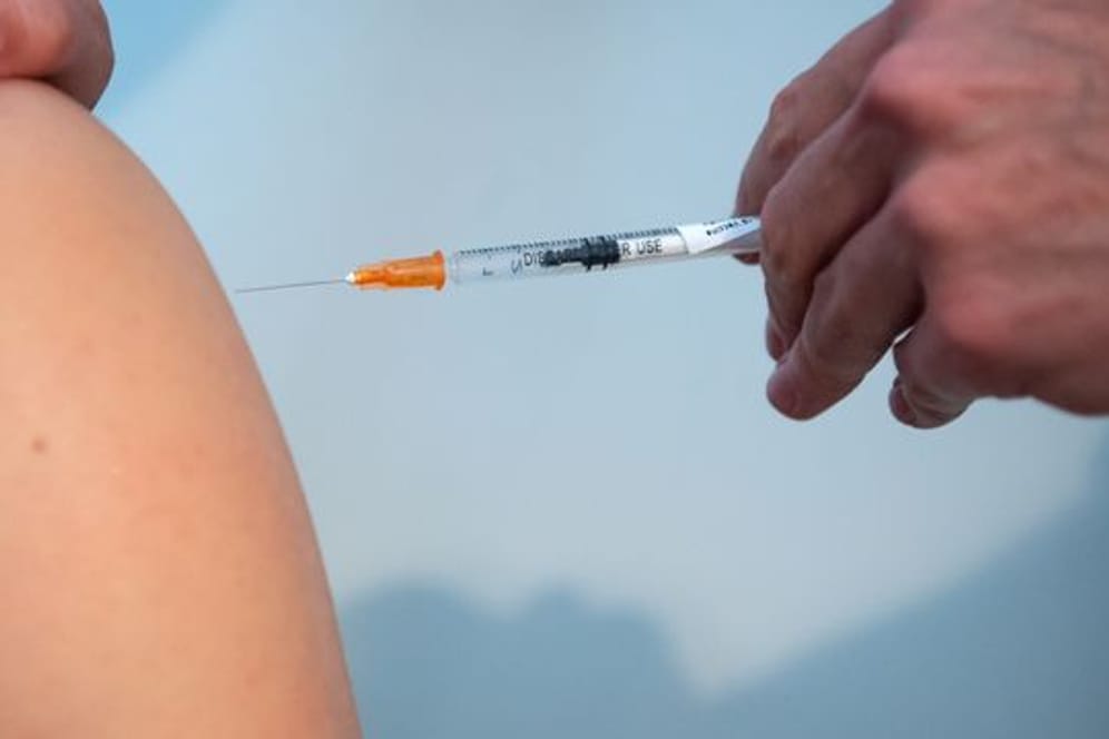 Impfung gegen das Coronavirus: Zwei, drei oder werden es am Ende sogar noch mehr?.