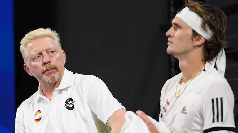 Boris Becker (l.) mit Alexander Zverev Anfang 2020: Die deutsche Tennislegende analysierte die Gründe für das Australian-Open-Aus des Olympiasiegers.