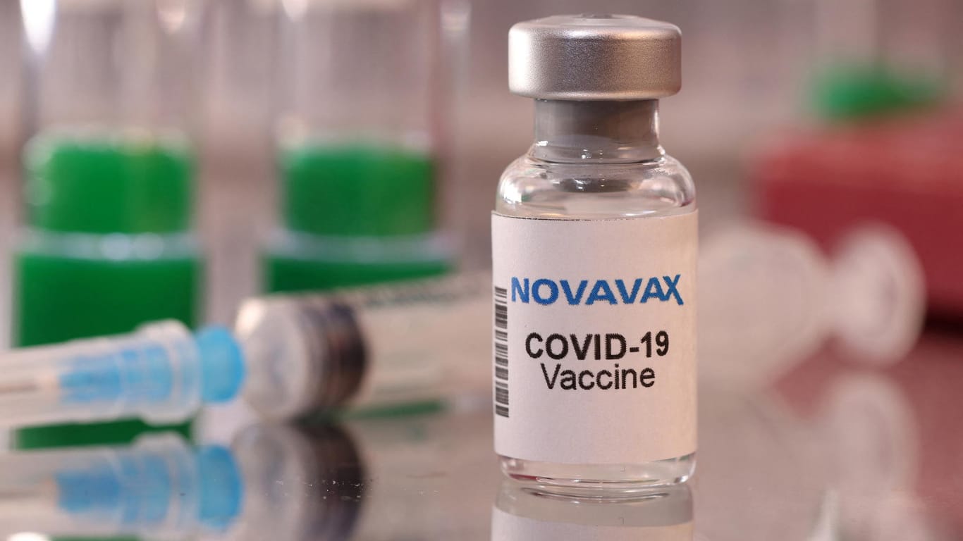 Der Novavax-Impfstoff könnte in den kommenden Wochen vor allem an medizinischen Personal verteilt werden. (Symbolbild)