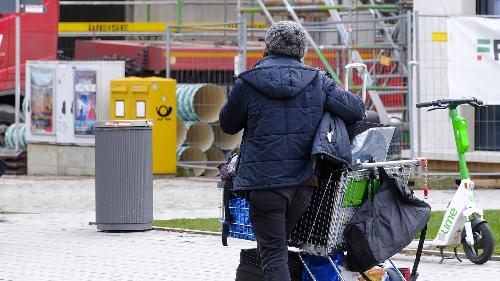 Obdachloser Flaschensammler in Düsseldorf: Mindestens 16 Wohnungslose sind im vergangenen Jahr getötet worden.