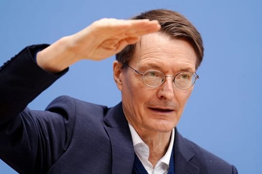 Bundesgesundheitsminister Karl Lauterbach sprach mit Oliver Kahn.