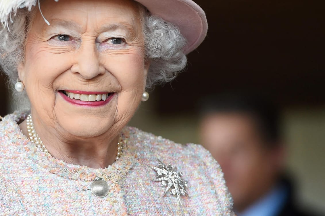 Queen Elizabeth II.: Die britische Königin scheint sich erholt zu haben – und ist wieder verreist.