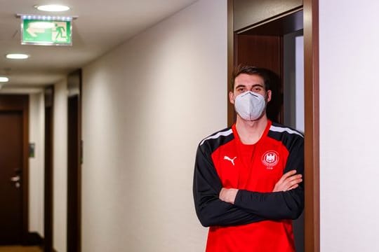 Ersatzmann Hendrik Wagner feiert nach mehrtägiger Quarantäne sein EM-Debüt in der deutschen Handball-Nationalmannschaft.