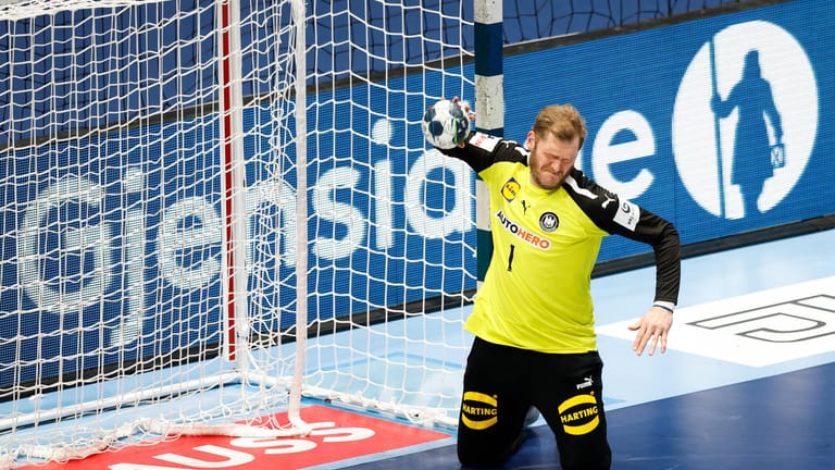 Der Traum vom EM-Halbfinale ist für die deutschen Handballer geplatzt. Gegen Schweden verlor die nach zahlreichen Corona-Fällen arg dezimierte Mannschaft mit 21:25. Diese Niederlage war selbstverschuldet – auch, weil ein Schlüsselspieler völlig abtauchte. Die Einzelkritik.