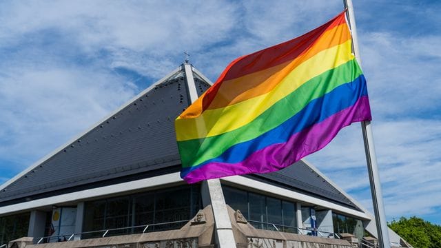 125 Mitarbeiter der katholischen Kirche outen sich als queer