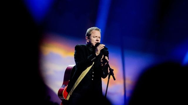 Kiefer Sutherland steht auf Country-Musik.