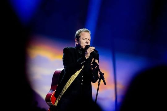 Kiefer Sutherland steht auf Country-Musik.