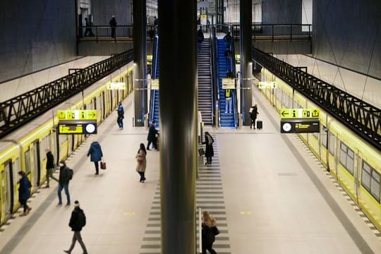 Im Nahverkehr haben Berliner Verkehrsbetriebe (BVG) das Angebot eingeschränkt.