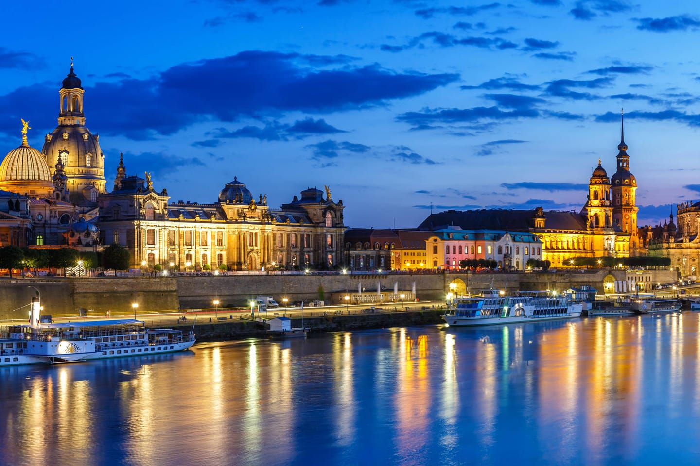 Die Skyline von Dresden (Symbolbild): In den ostdeutschen Bundesländern ist das Lohnniveau weiter niedriger als im Westen.