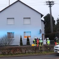 Retter in Karlstein am Main: In diesem Haus wurden die zwei toten Kinder entdeckt.