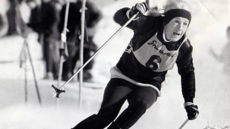 Heidi Biebl bei einem Ski-Abfahrtsrennen in den 60er-Jahren. Nun ist die Olympiasiegerin im Alter von 80 Jahren verstorben.