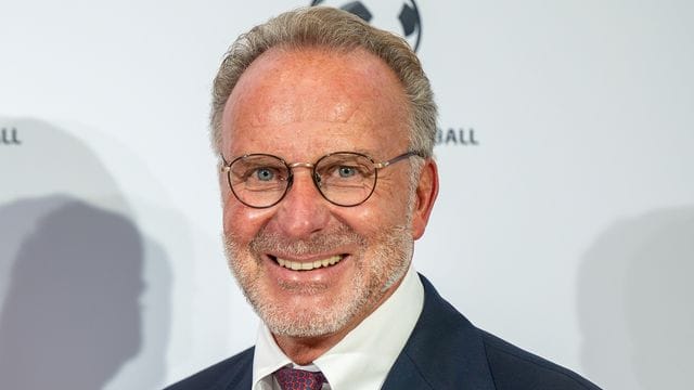 Karl-Heinz Rummenigge hofft auf die Rückkehr der Fans in die Stadien. Karl-Heinz Rummenigge hofft auf die Rückkehr der Fans in die Stadien.