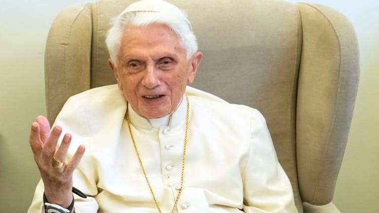 Wurde früher über einen Missbrauch informiert, als er zunächst angab: der emeritierte Papst Benedikt XVI.