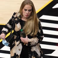 Adele: So erfolgreich die Sängerin auch ist, aktuell steht sie wegen ihres Verhaltens oft in der Kritik.