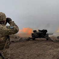 Übung des ukrainischen Militärs: Die Geschosse, die Estland an die Ukraine liefern möchte, stammen noch aus DDR-Beständen.