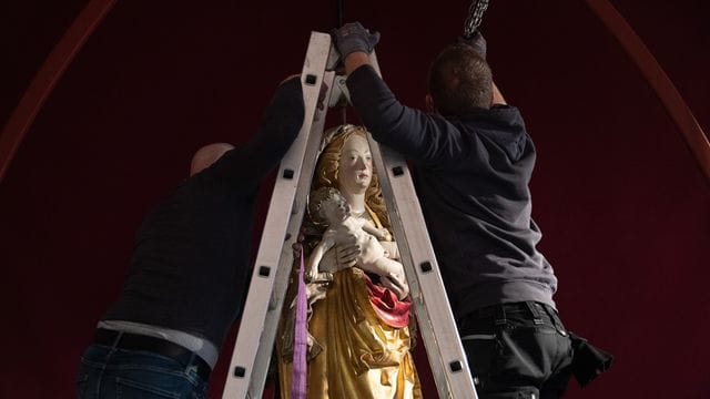 Kiedricher Doppelmadonna verlässt Mainzer Dommuseum Kiedricher Doppelmadonna verlässt Mainzer Dommuseum