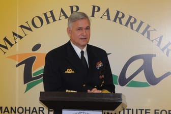 Kay-Achim Schönbach bei dem umstrittenen Auftritt in Indien: Nach seinen Aussagen zum Ukraine-Konflikt hatte der Marine-Inspekteur am vergangenen Wochenende seinen Posten geräumt.