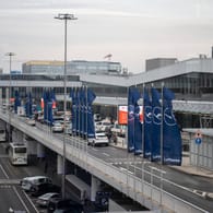 Terminal 1 am Flughafen Frankfurt (Archivbild): Drei der Männer belästigten Flugbegleiterinnen.
