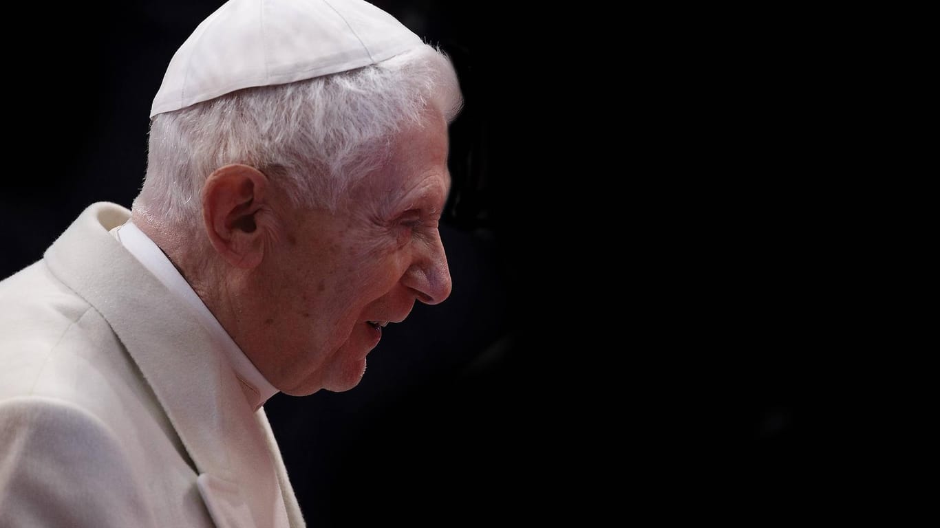 Papst Benedikt XVI. (Archivbild): Das Gutachten erhebt schwere Vorwürfe gegen den emeritierten Papst.