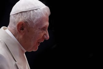 Papst Benedikt XVI. (Archivbild): Das Gutachten erhebt schwere Vorwürfe gegen den emeritierten Papst.