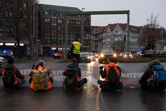 Die Klimaaktivisten in Berlin fordern unter anderem weniger Lebensmittelverschwendung.