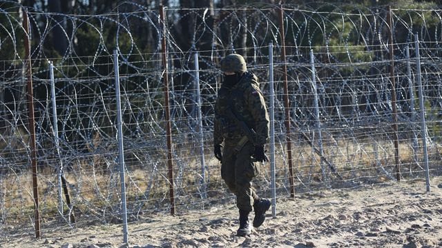 Polen will die Befestigung an der EU-Außengrenze zu Belarus dauerhaft errichten.