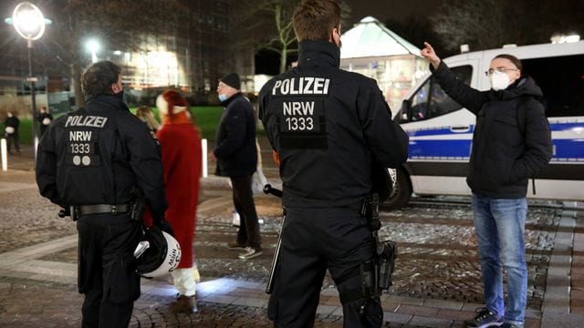 Kleinere Gruppen von Demonstranten Kleinere Gruppen von Demonstranten