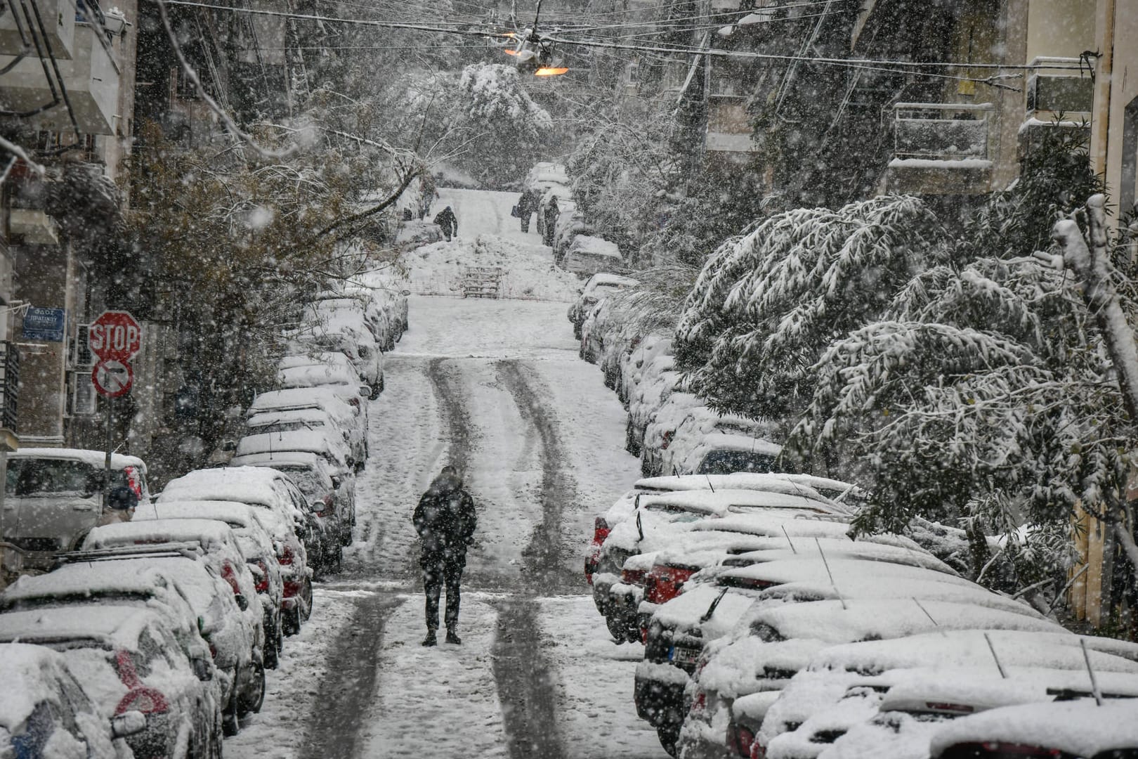 Schneechaos in Athen: In Griechenland und in der Türkei hat ein Wintereinbruch den Verkehr zum Erliegen gebracht.