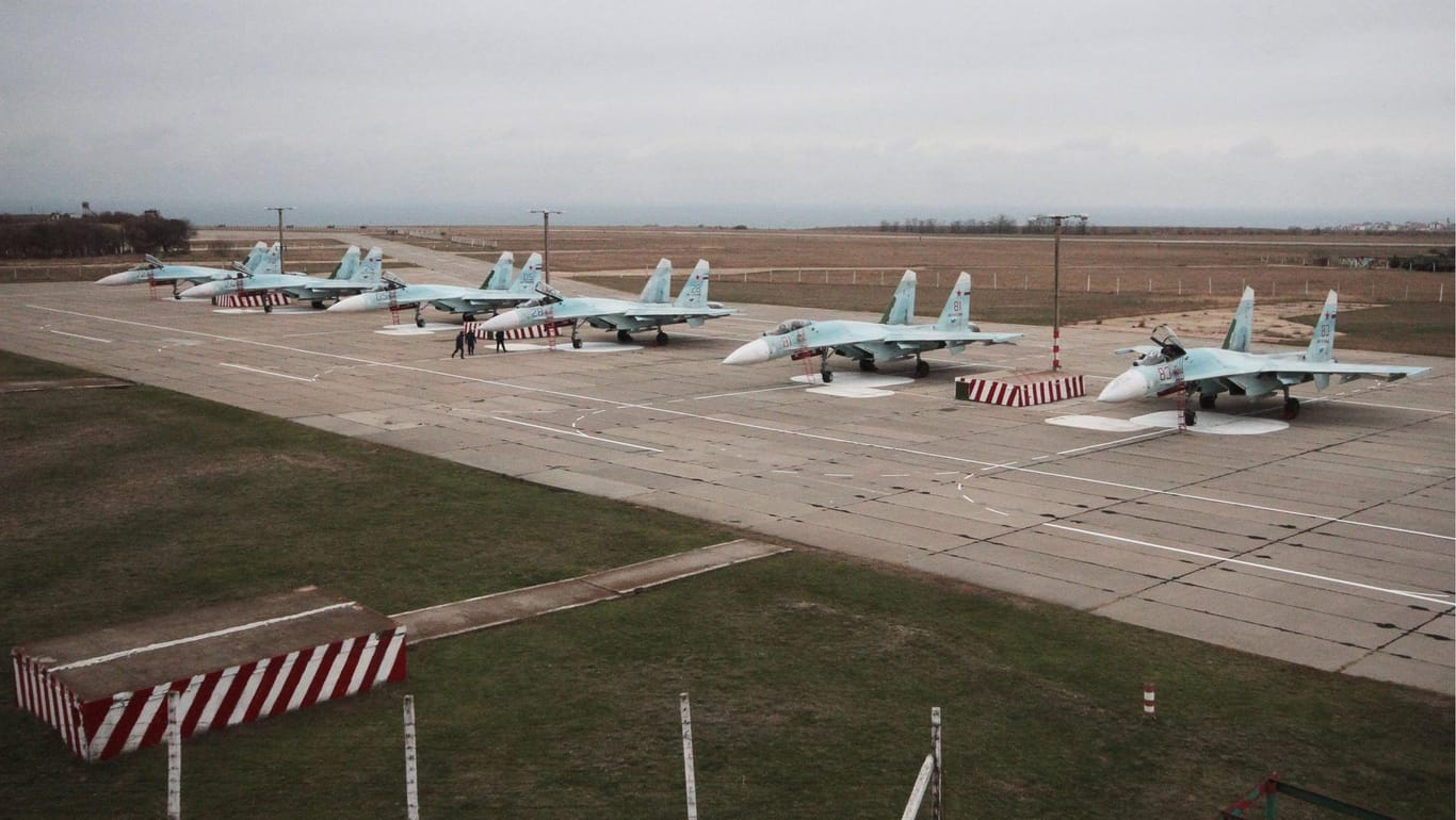 Russische Kampfflugzeuge auf der Krim: Besonders die russische Luftüberlegenheit ist eine Gefahr für die ukrainische Armee.