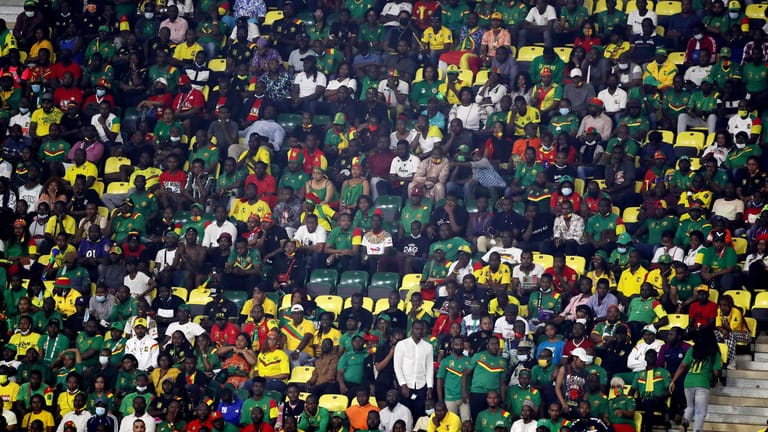 Zuschauer beim Africa-Cup: An den Toren kam es zu einer Massenpanik mit Toten und Verletzten.