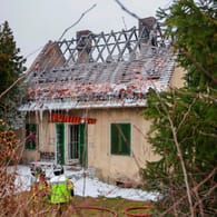 Ein ausgebranntes Einfamilienhaus: Das Haus ist nun einsturzgefährdet.