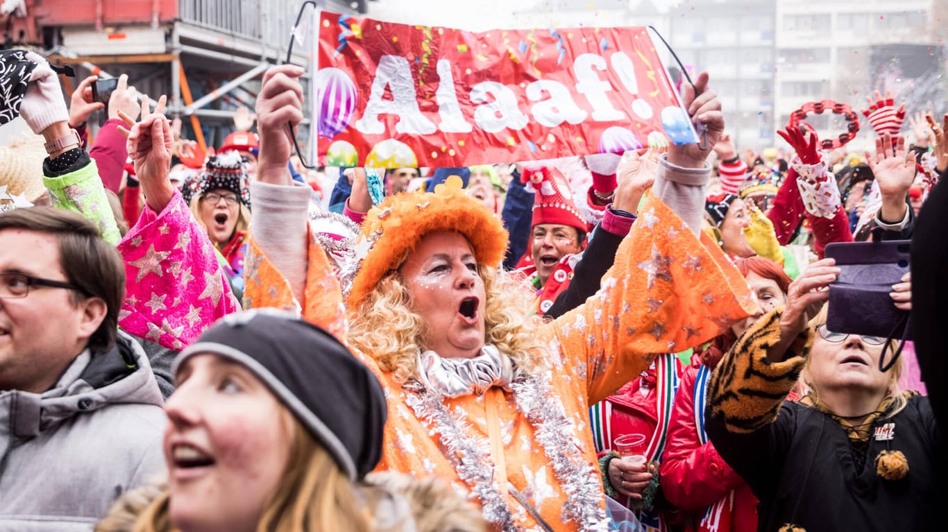 Der Rosenmontagsumzug in Köln: Zumindest diese Großveranstaltung während des Karnevals soll stattfinden