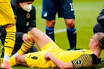 Der Schock am letzten Wochenende: Haaland verletzt sich gegen Hoffenheim, muss ausgewechselt werden.
