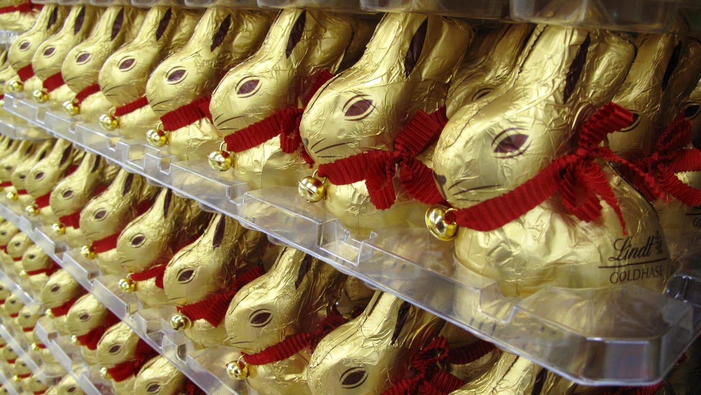 Volle Regale (Symbolbild): Ob auch dieses Jahr so viele Osterhasen ihren Weg in die Supermärkte finden? Die Industrie ist besorgt.