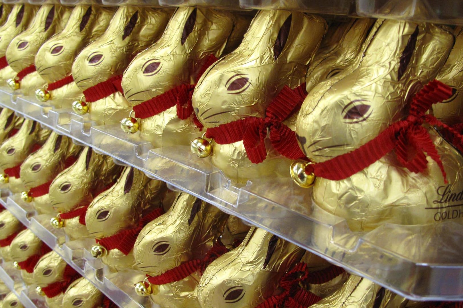 Volle Regale (Symbolbild): Ob auch dieses Jahr so viele Osterhasen ihren Weg in die Supermärkte finden? Die Industrie ist besorgt. Volle Regale (Symbolbild): Ob auch dieses Jahr so viele Osterhasen ihren Weg in die Supermärkte finden? Die Industrie ist besorgt.