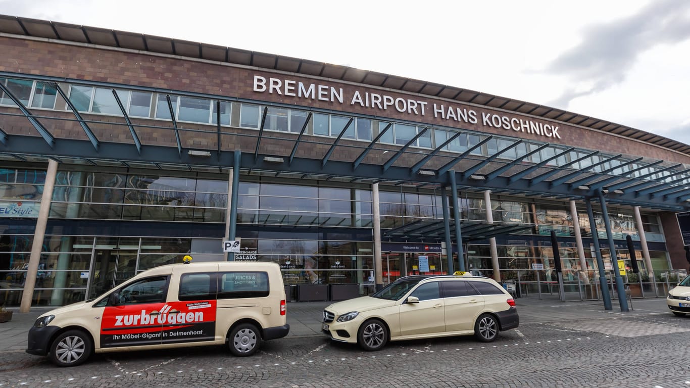 Der Bremer Flughafen (Archivbild): Die Zahl der Passagiere deutlich niedriger als vor der Pandemie.