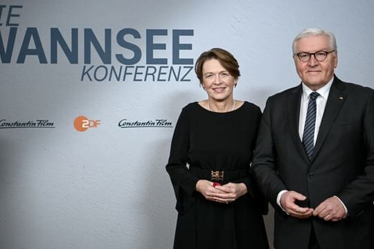 Bundespräsident Frank-Walter Steinmeier und seine Frau Elke Büdenbender kommen zu der Premiere des Films „Die Wannseekonferenz“, in das Kino Zoo-Palast.