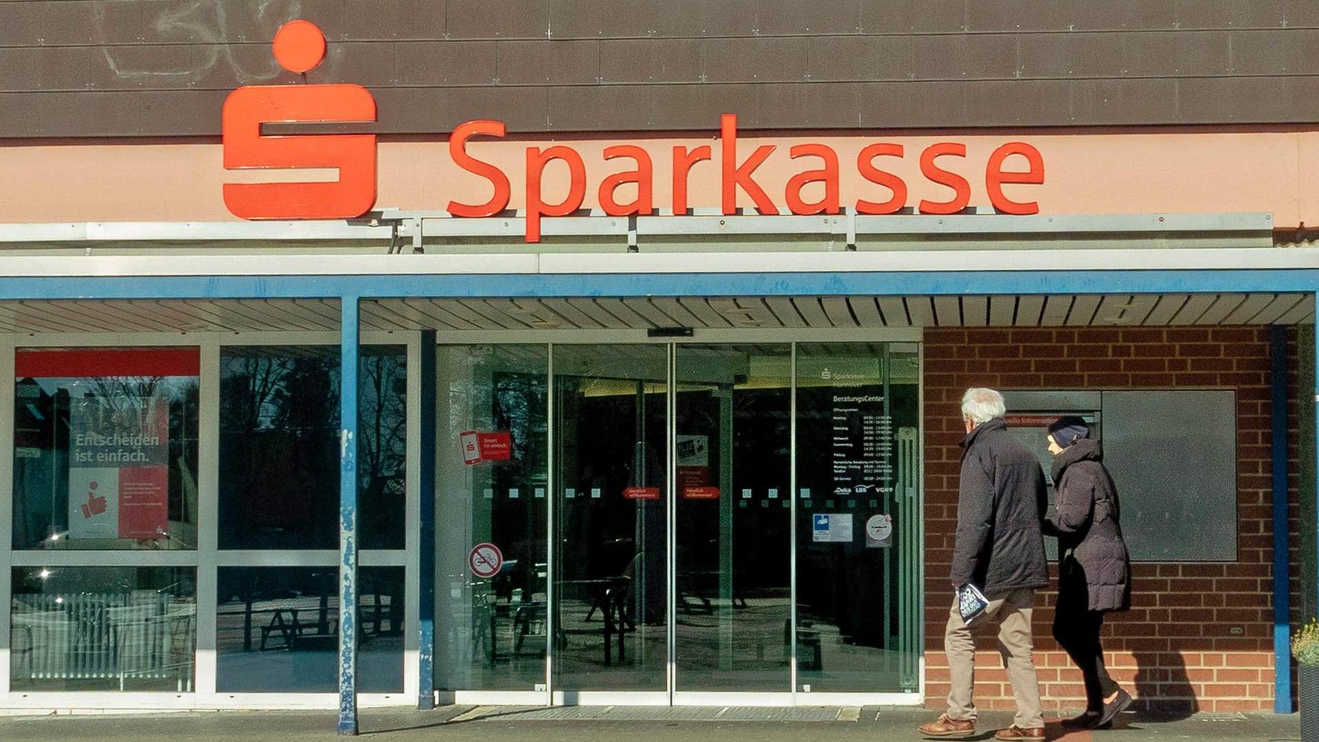 Eine Sparkassen-Filiale (Symbolbild): Die Wespa will ihre Kunden besser schützen.