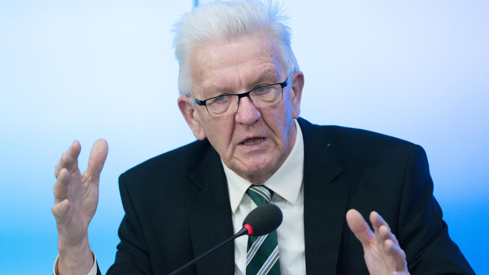 Ministerpräsident Winfried Kretschmann: Bei einer Regierungspressekonferenz in Stuttgart kündigte er Lockerungen an. Ministerpräsident Winfried Kretschmann: Bei einer Regierungspressekonferenz in Stuttgart kündigte er Lockerungen an.